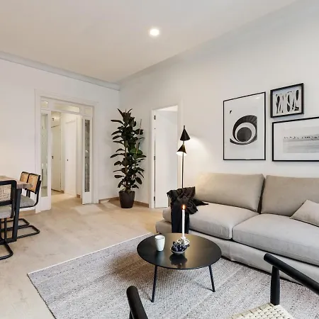 Costa - 3 Bedrooms, Balcony In Eixample Esquerra *