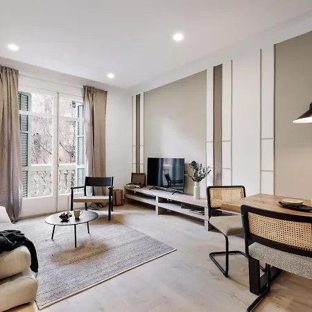 Costa - 3 Bedrooms, Balcony In Eixample Esquerra Lejlighed *