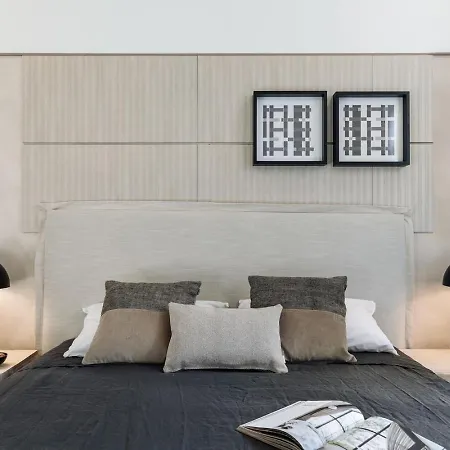 Costa - 3 Bedrooms, Balcony In Eixample Esquerra Barcelona