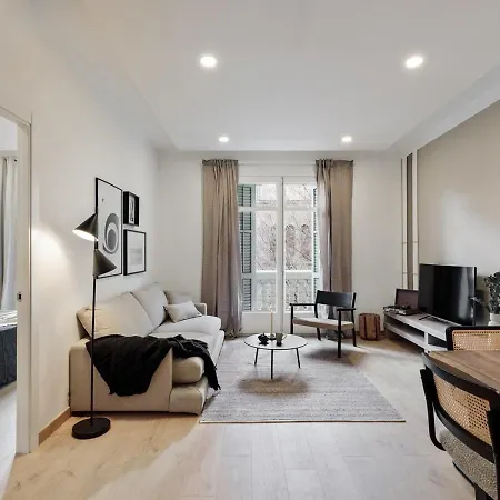 Costa - 3 Bedrooms, Balcony In Eixample Esquerra