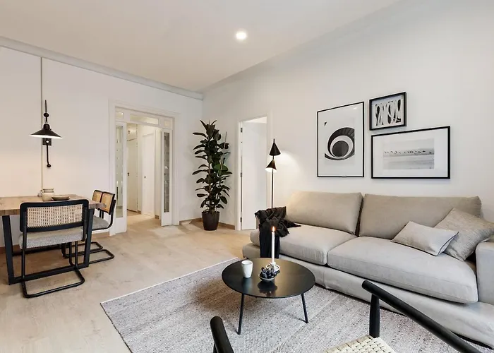 Costa - 3 Bedrooms, Balcony In Eixample Esquerra *