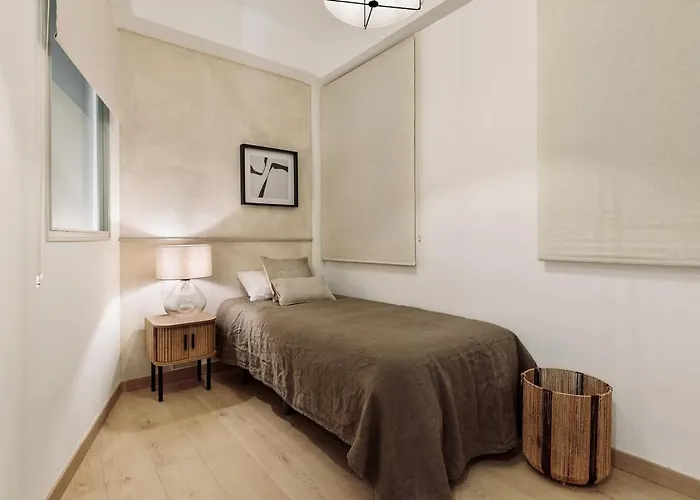 Costa - 3 Bedrooms, Balcony In Eixample Esquerra *