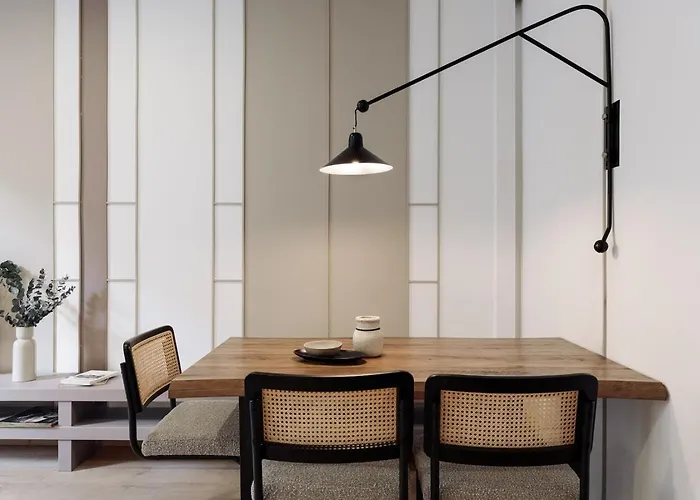 Costa - 3 Bedrooms, Balcony In Eixample Esquerra Barcelona