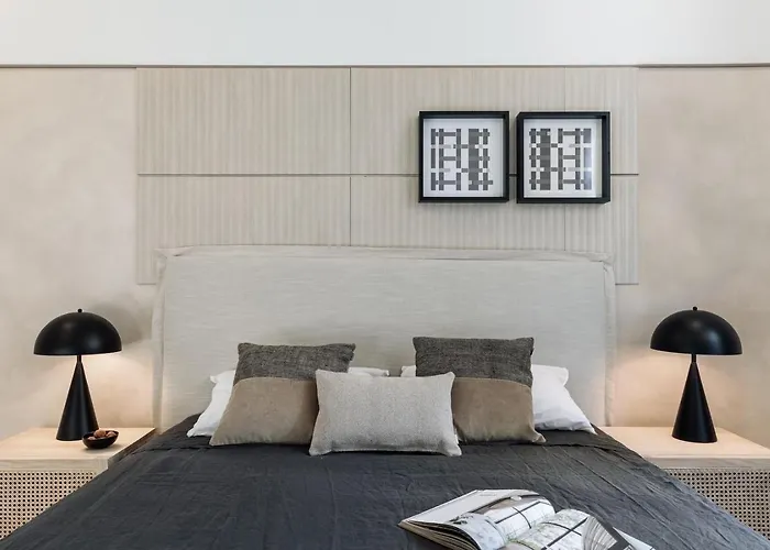 Costa - 3 Bedrooms, Balcony In Eixample Esquerra Barcelona