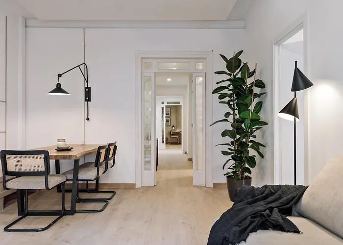 Costa - 3 Bedrooms, Balcony In Eixample Esquerra Appartement *
