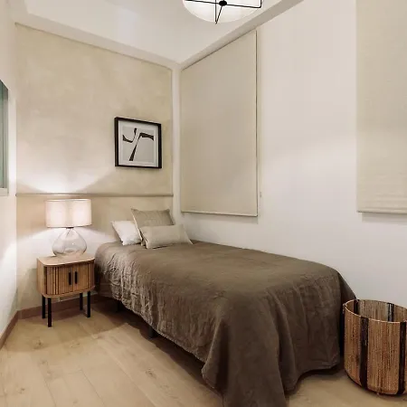 Costa - 3 Bedrooms, Balcony In Eixample Esquerra *